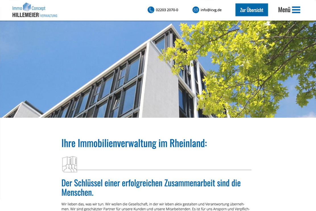 Bildbescheibung: Startseite der ICVG Immobilienverwaltung mit einer in Froschperspektive aufgenommenen Häusersppitze eines Mehrfanmilienhauses mit blauem Himmel und einem Baum davor. Die Webseite wurde Von Minkdesign gelayoutet und konzeptioniert.